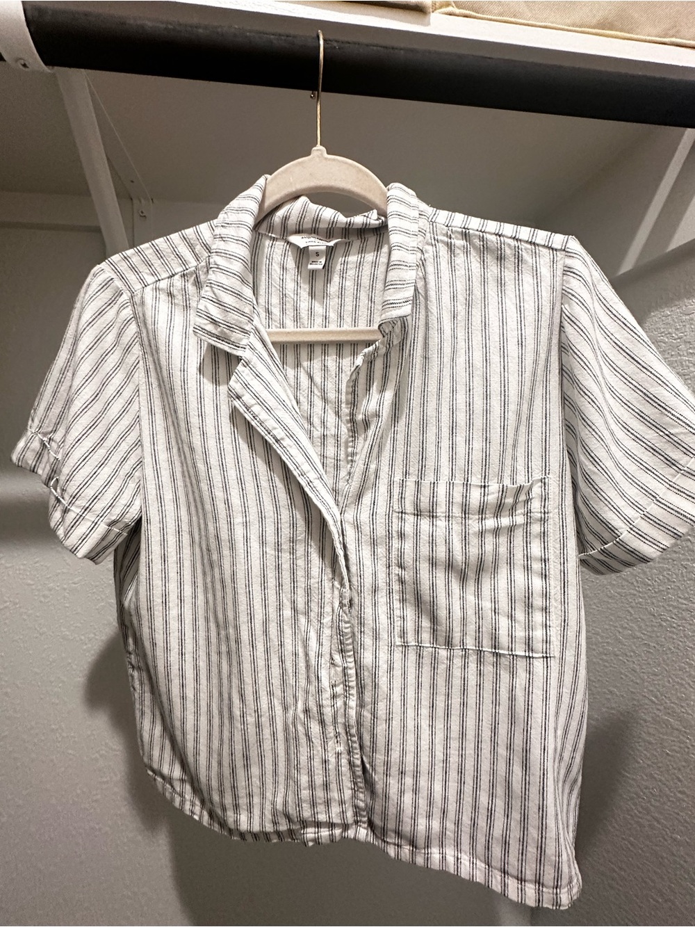Banana Republic White Short-Sleeve Button-Down Shirt with Gray Stripes